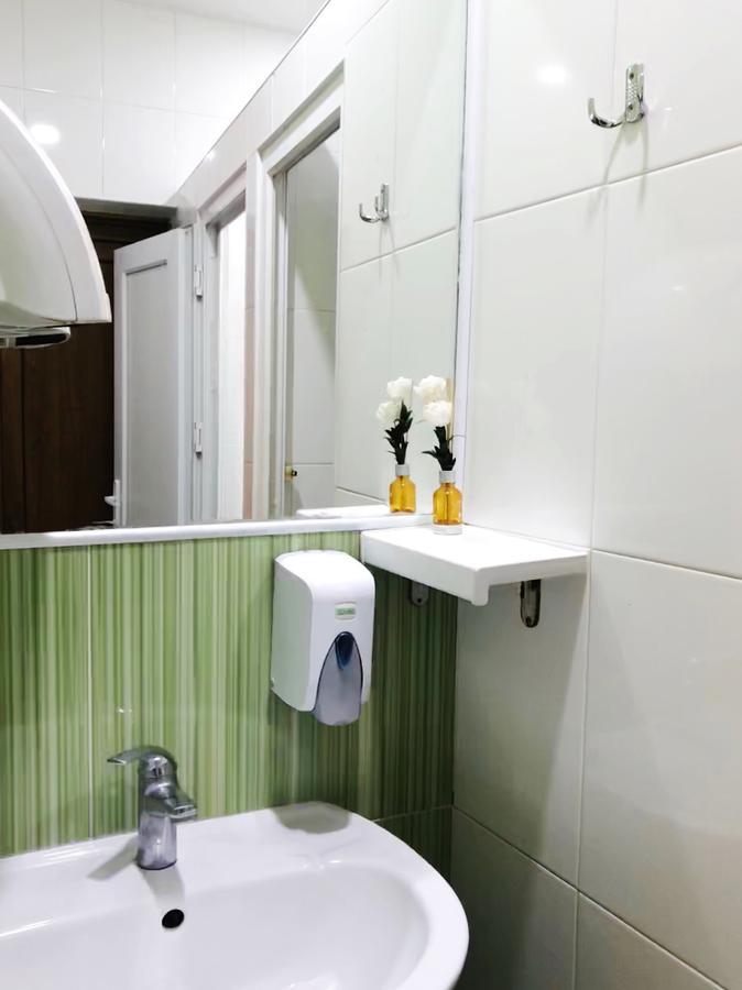 Envoy Hostel And Tours Tbilisi Exteriör bild