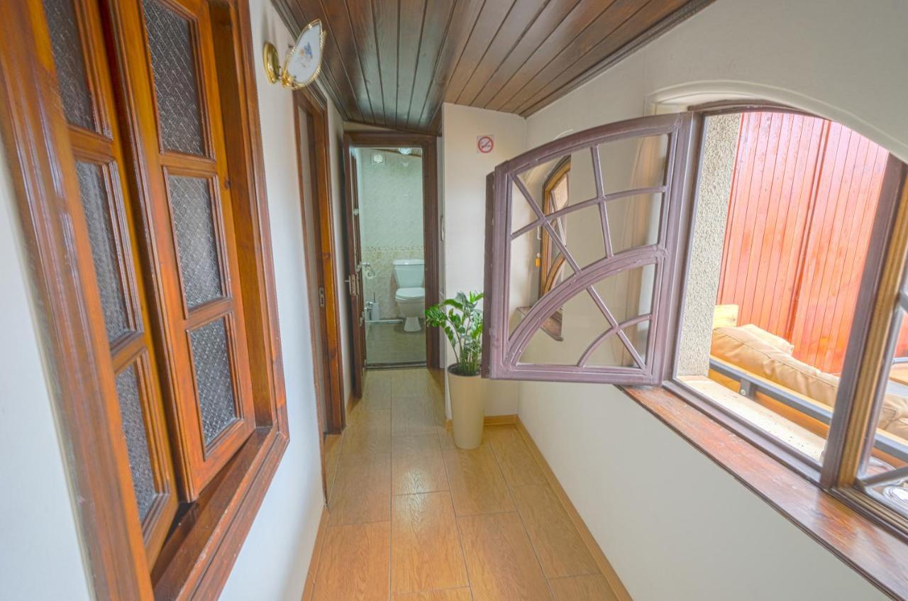 Envoy Hostel And Tours Tbilisi Exteriör bild