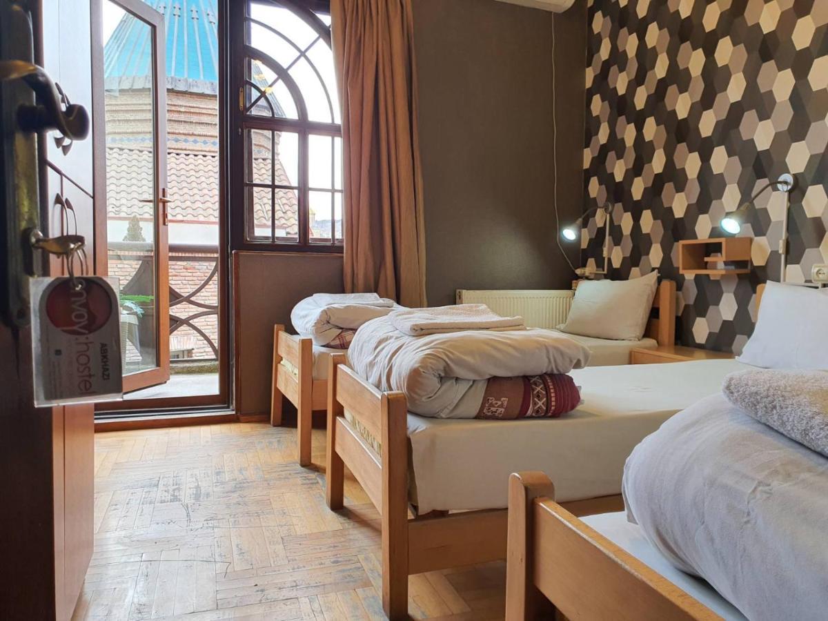 Envoy Hostel And Tours Tbilisi Exteriör bild