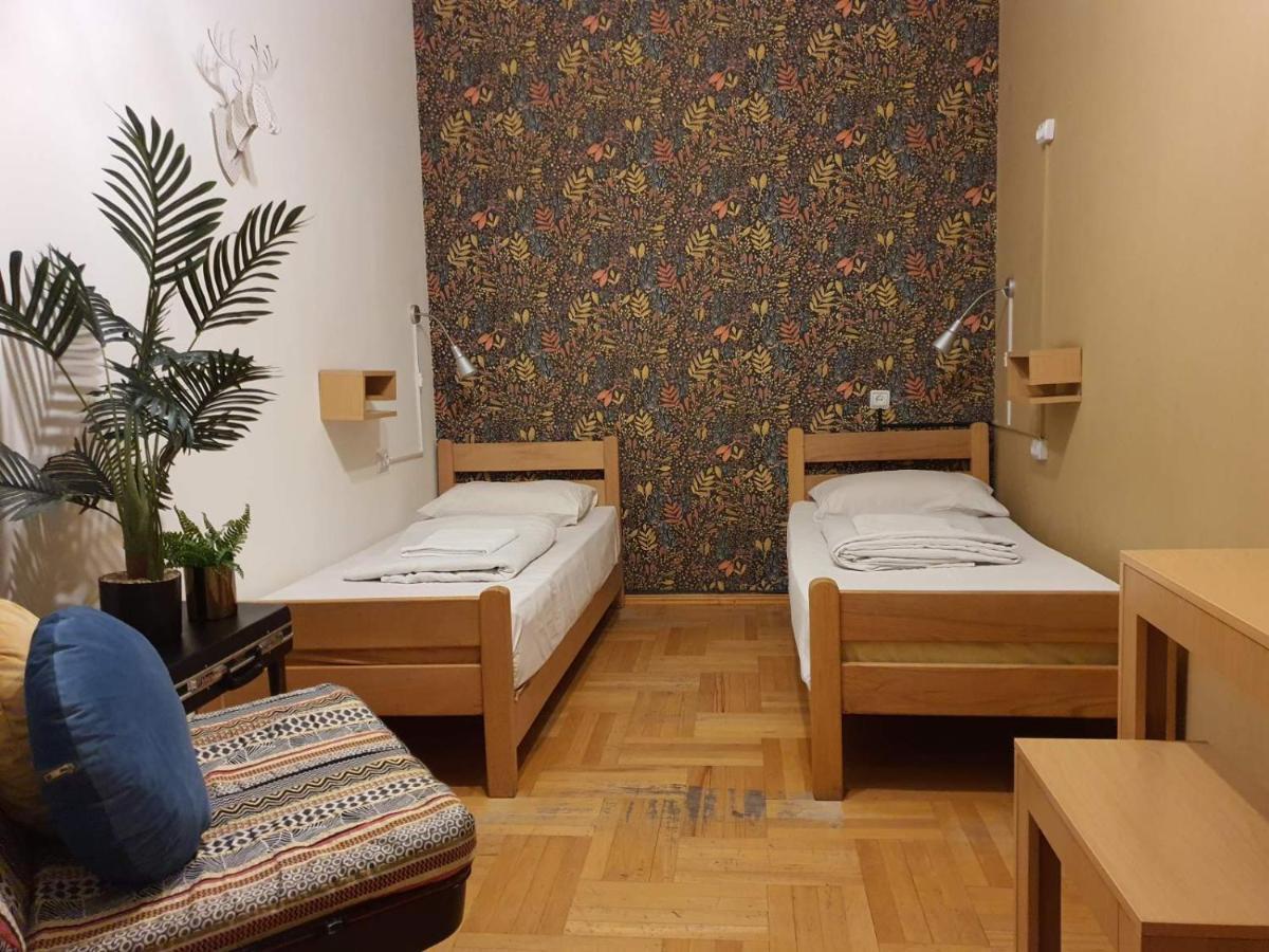 Envoy Hostel And Tours Tbilisi Exteriör bild