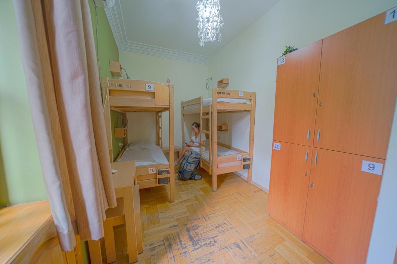 Envoy Hostel And Tours Tbilisi Exteriör bild