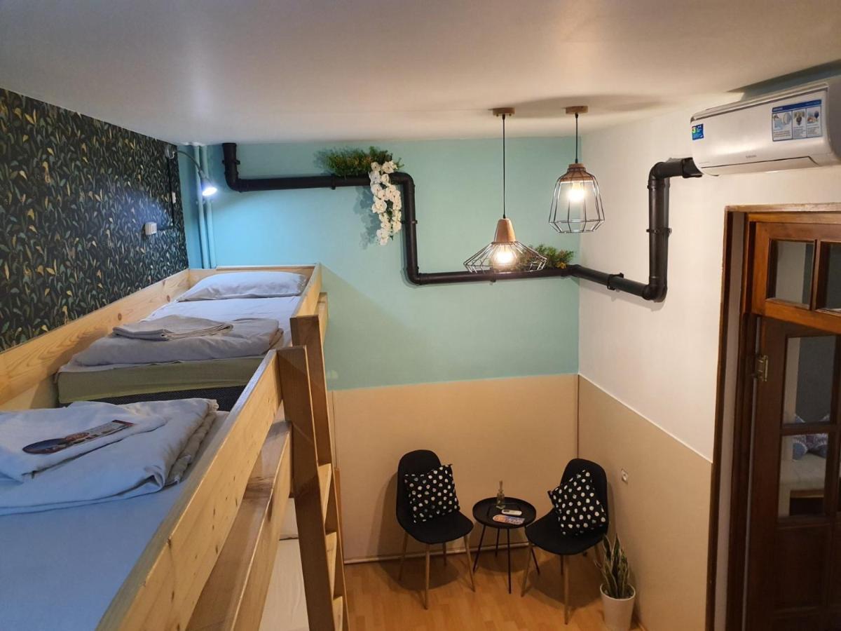 Envoy Hostel And Tours Tbilisi Exteriör bild